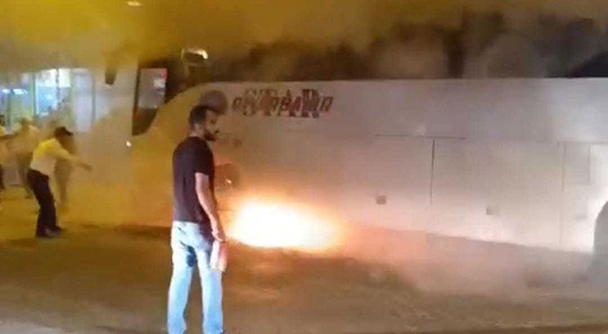 Korku dolu dakikalar! Seyir halindeki yolcu otobüsü alev alev yandı